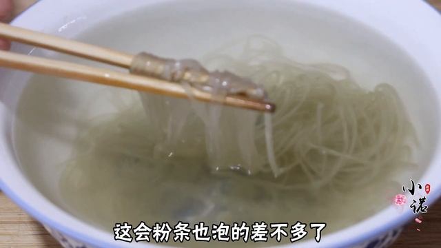 包菜炒粉条，许多人直接下锅炒，第一步就做错了，难怪不好吃【刘姐厨房 Magic Food】