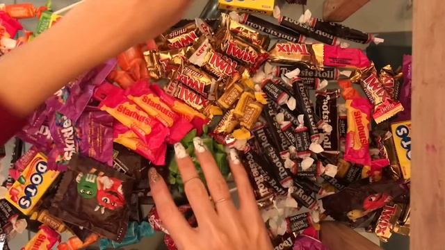 ASMR * HALLOWEEN CANDY Tapping & Sorting!! * Kayla's Custom Video * Soft Spoken * ASMRVilla смотреть онлайн
