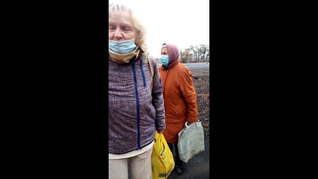 Объезд Волгограда лишил пенсионеров с окраины остановки: им приходится преодолевать 1,5 километра смотреть онлайн
