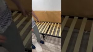 Вид раскладушки Эрвин Richman на ламелях с матрасом