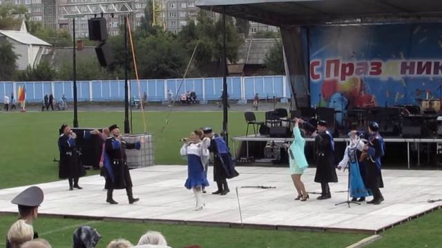 Ансамбль "Батька-атаман" на стадионе Гомсельмаш в День машиностроителя. смотреть онлайн