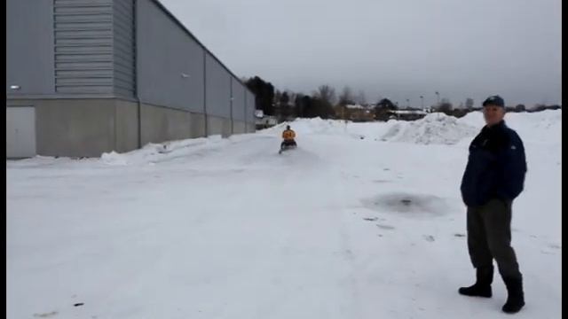 Linus Omark och Johan Harju på Coop Arenas parkering смотреть онлайн
