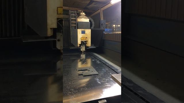 Резка лазером алюминия: резка узких алюминиевых полос из тонкого листа смотреть онлайн