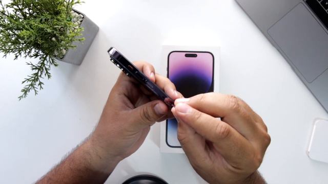 How to Insert or Remove Sim Card on iPhone 14/Pro/Max? смотреть онлайн