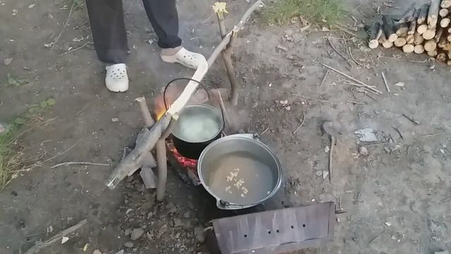 Рыбалка на кольцо в Усть-Бельске. Ловили леща, а Паша поймал СУДАКА! смотреть онлайн