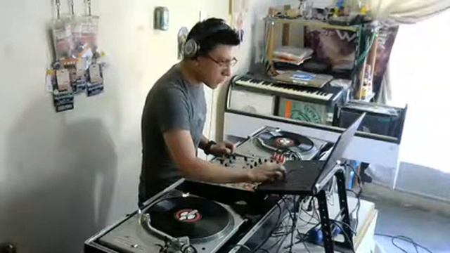 Hard House 90's DJ Venny Mezclando en vivo en Hard House Junkies 12-08-2016 смотреть онлайн
