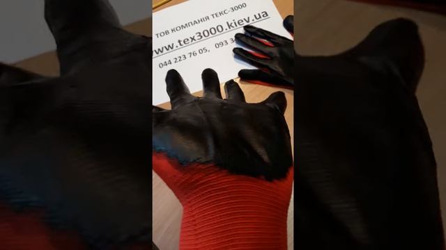 перчатки облитые резиной красно черные