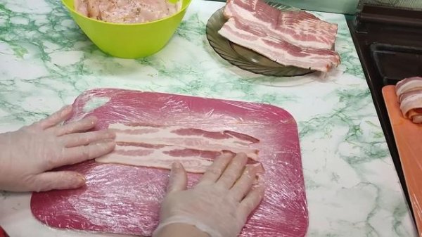 Заготовки мясных полуфабрикатов в морозилку/Preparation of semi-finished meat products in thefreeze