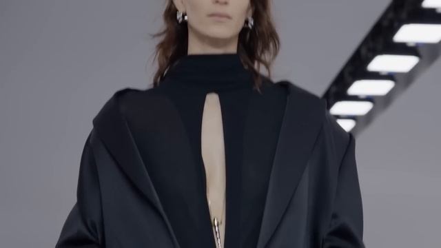 What Actually Happened at Paris Fashion Week Besides the Coperni Robot Dog (20+ Fashion Designers) смотреть онлайн