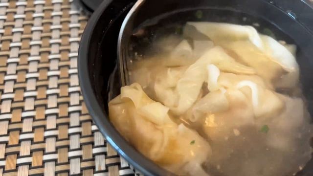 Пробуем вкусняшки из 7-ELEVEN! Еда в Тайланде! смотреть онлайн