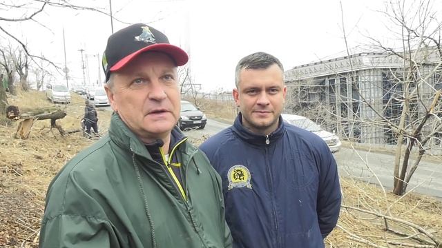 В уборке города от веток администрации Владивостока помогают организации и инициативные жители смотреть онлайн