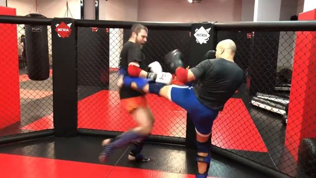 Муай Тай на Бауманской в БУЛАТ (РОССИЯ). Защита и встреча от мидлкика смотреть онлайн