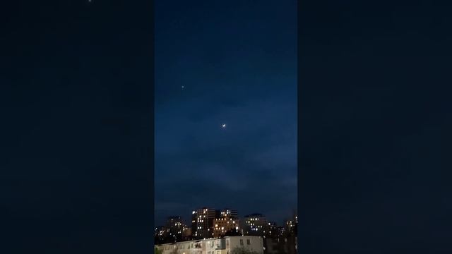 Месяц 🌙на небе. #месяц #луна #планета #небо #sky #video #moment #beautiful смотреть онлайн