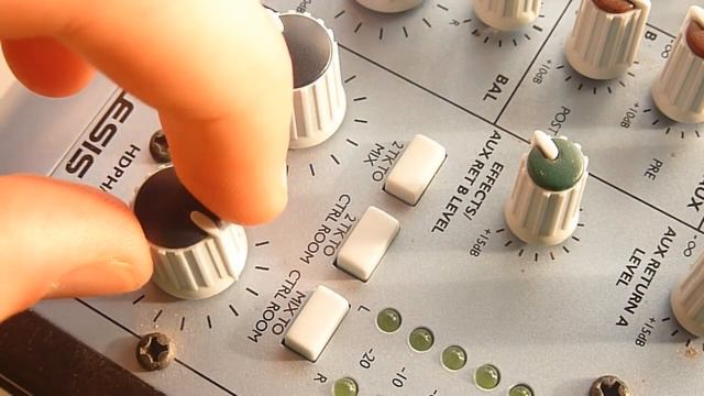 Alesis Multimix 8 USB Review смотреть онлайн