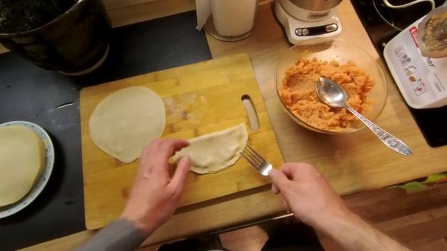 Домашние ЧЕБУРЕКИ с красной рыбой смотреть онлайн