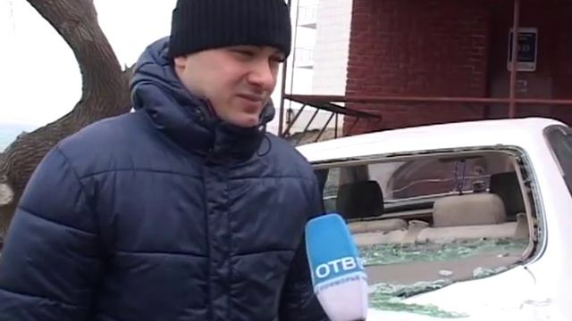 С четырехэтажного дома во Владивостоке снесло крышу смотреть онлайн