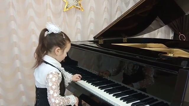 Синицына Алёна(6л.) - Менуэт В.Ф.Бах, Шутка Х.Нефе смотреть онлайн