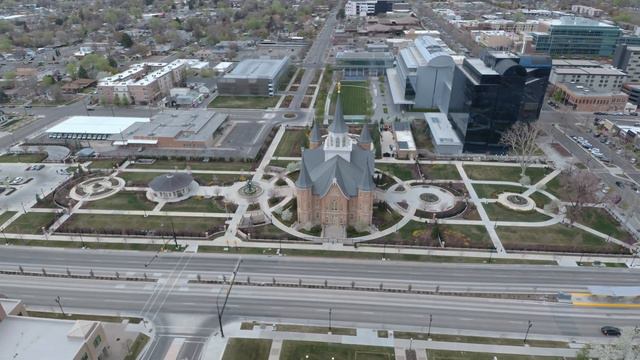 Provo City Center Temple on a spring day by drone on April 13, 2021 смотреть онлайн
