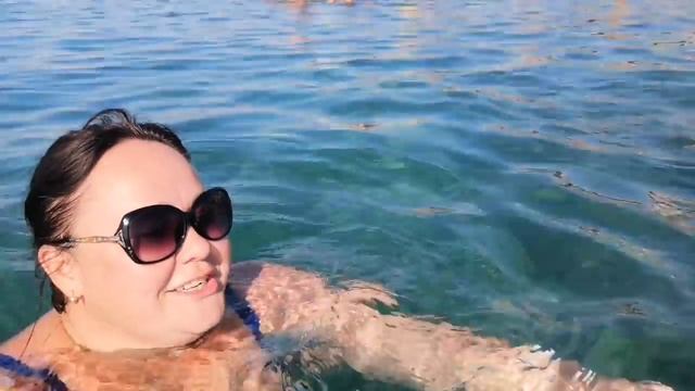 Утром на пляж ? Купила тапки ? для моря ? Узнают везде ? смотреть онлайн