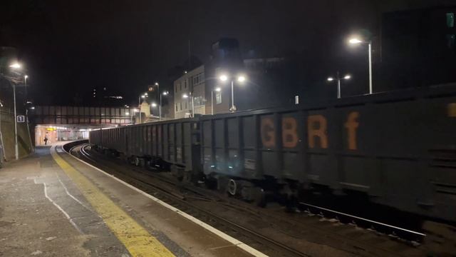 GBRf 66758 “The Pavior” THRASHES through Tunbridge Wells working 6H81 - 25/1/23 смотреть онлайн