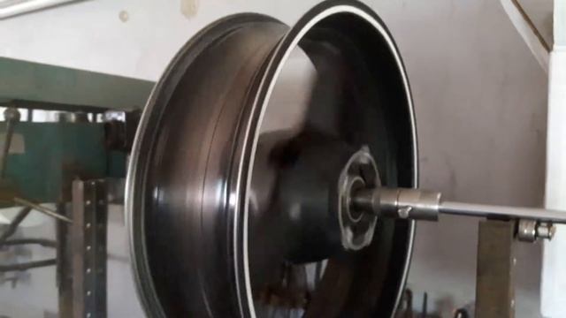 Suzuki GSF 600 bandit rear wheel Rim 2002 смотреть онлайн