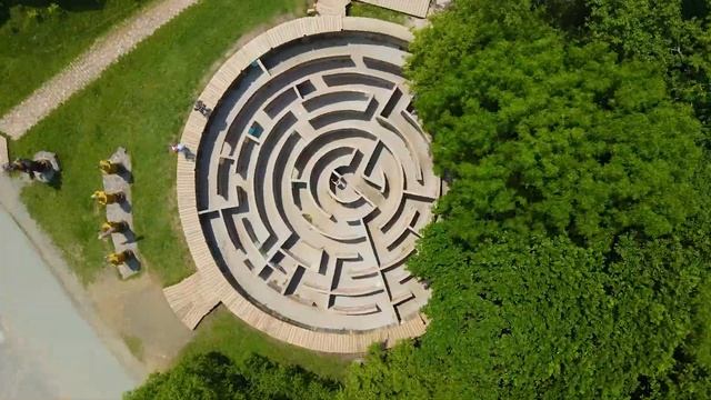 Лето / лабиринт / бассейн смотреть онлайн