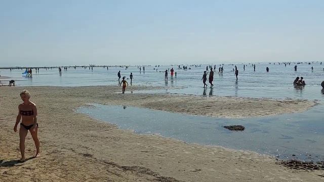 Grado, Italy 2022/08. Очень мелкое море. Пляж в Градо смотреть онлайн