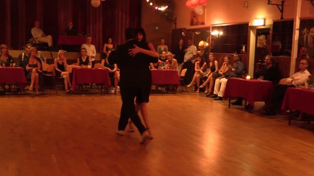 tango milonguero Monica Maria Yatma Diallo - El porteñito смотреть онлайн
