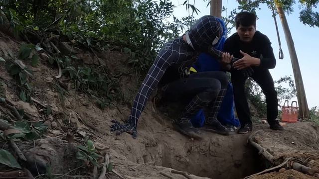 Great war, Huggy and 2 Spider-Man rescue the beautiful girl from the fierce wolf monster смотреть онлайн