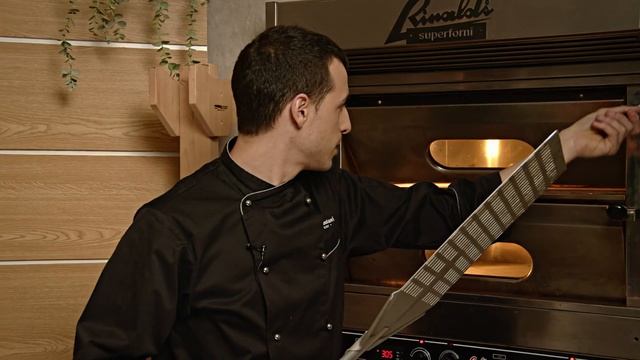 Come fare la PINSA ROMANA alla CARBONARA! (in 4K) смотреть онлайн