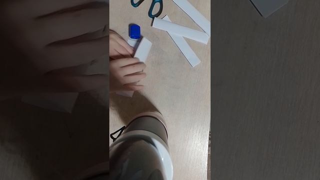 Как сделать бумеранг из бумаги,который возвращается смотреть онлайн