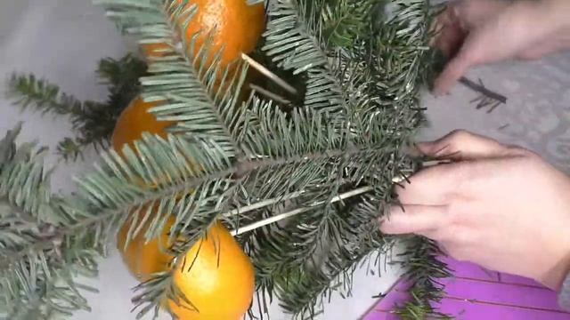 БУКЕТ ИЗ МАНДАРИНОВ И КОНФЕТ К НОВОМУ ГОДУ И РОЖДЕСТВУ своими руками смотреть онлайн