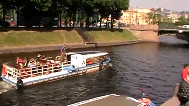 СПБ,ПРОГУЛОЧНЫЕ ВОДНЫЕ ТРАМВАИ!4 06 2013г смотреть онлайн