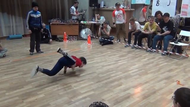 Rus One (Rhythm crew) vs ... (9-12 лет финал) / DC Battle 2014 смотреть онлайн