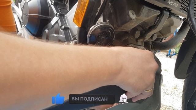 Снятие пластиковой штатной защиты c HONDA NC750X 2021_2023 смотреть онлайн