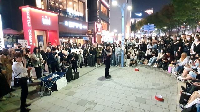 AQA. HIGH QUALITY INTERACTIVE BUSKING. PART 2. HONGDAE STREET.