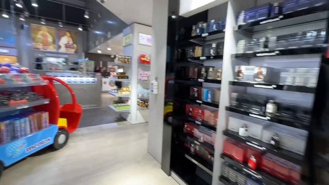 398. Сувенирный магазин в аэропорту Алматы, Казахстан. смотреть онлайн