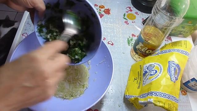 Мама висит./Готовим оладья из кабачка./ смотреть онлайн