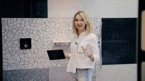 Как сделать актуальный интерьер ванной комнаты. Белое стекло практичнее привычного хрома.