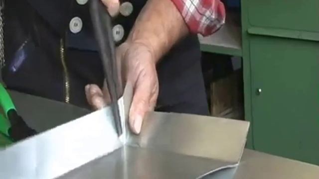 Монтаж фальцевой кровли. Линиегибы. смотреть онлайн