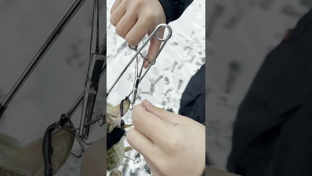 Извлечение тройника из пасти щуки смотреть онлайн