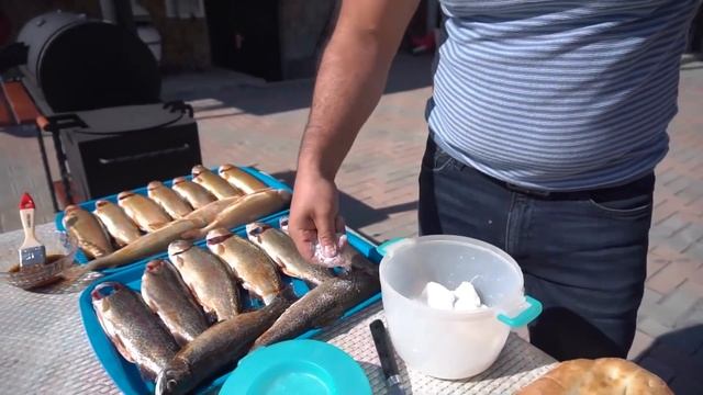 Hot smoked Fish. Grilled trout smoker | GEORGY KAVKAZ смотреть онлайн