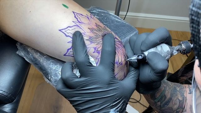 HOW TO TATTOO: LINING A ELBOW MANDALA. смотреть онлайн