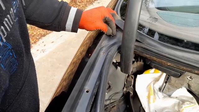 Mercedes-Benz W208 AMG Cleaning Trunk Water Drainage