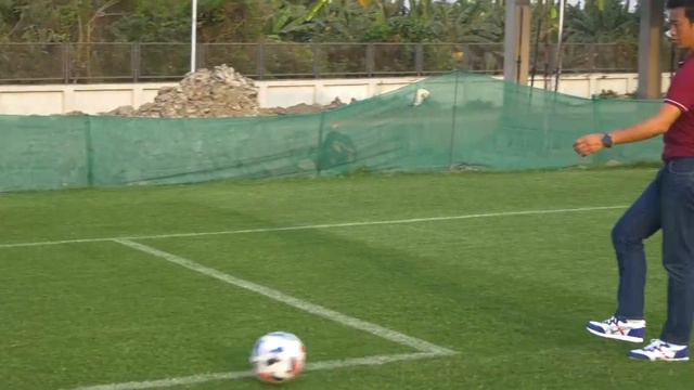 Catching up with Bhaichung Bhutia and his Daughters - FIFA U-17 Women's World Cup India 2022 смотреть онлайн