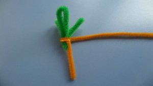 Наталия Кондукторова, воспитатель Школы № 2127. Поделка из пушистой проволоки «Морковка для Кроша»