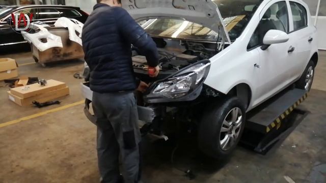 Days At Work - Repairing a Opel Corsa D смотреть онлайн