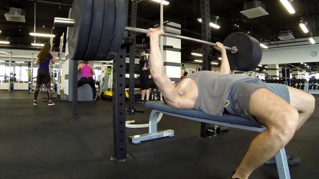 AstaVlog. Дизайнер Люба Макаренко. Придавило Штангой. С девушкой о 23 февраля. смотреть онлайн