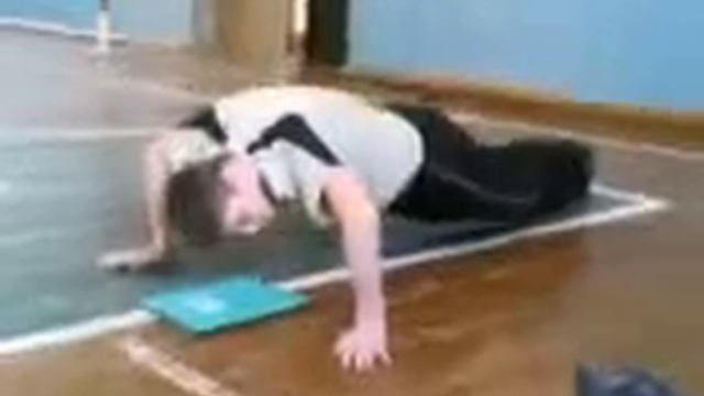 Как надо правильно отжиматься от пола= смотреть онлайн