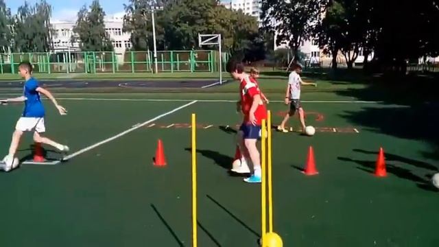Тренировка в мини-группах футбольной школы Sportika смотреть онлайн